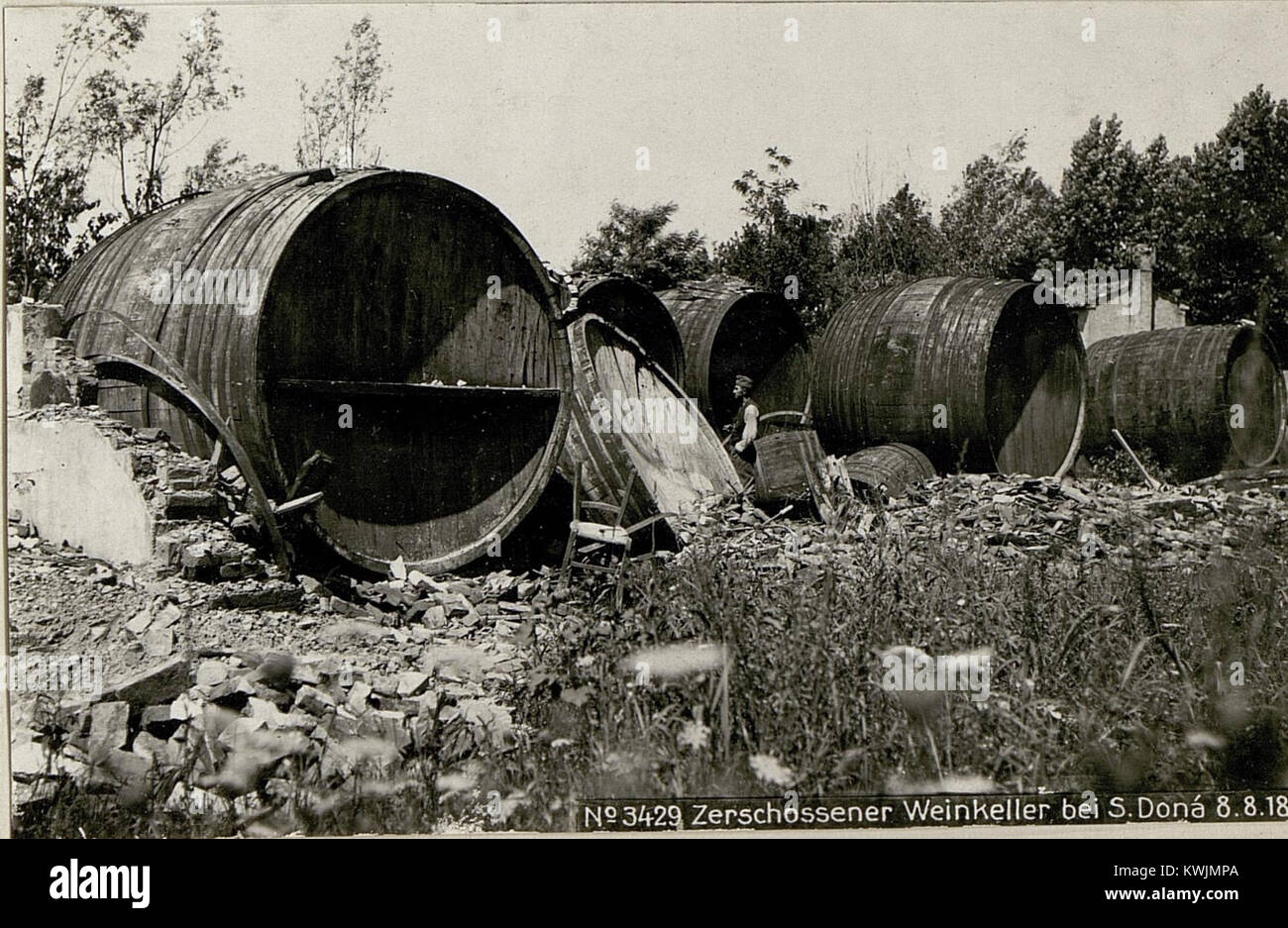 War impact civilian structures hi-res stock photography and images - Alamy