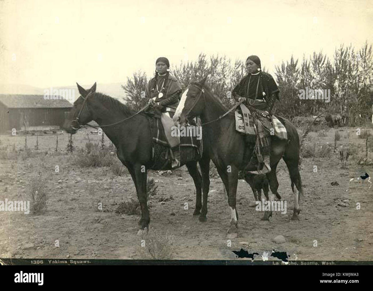 American indian on horseback hi-res stock photography and images - Alamy