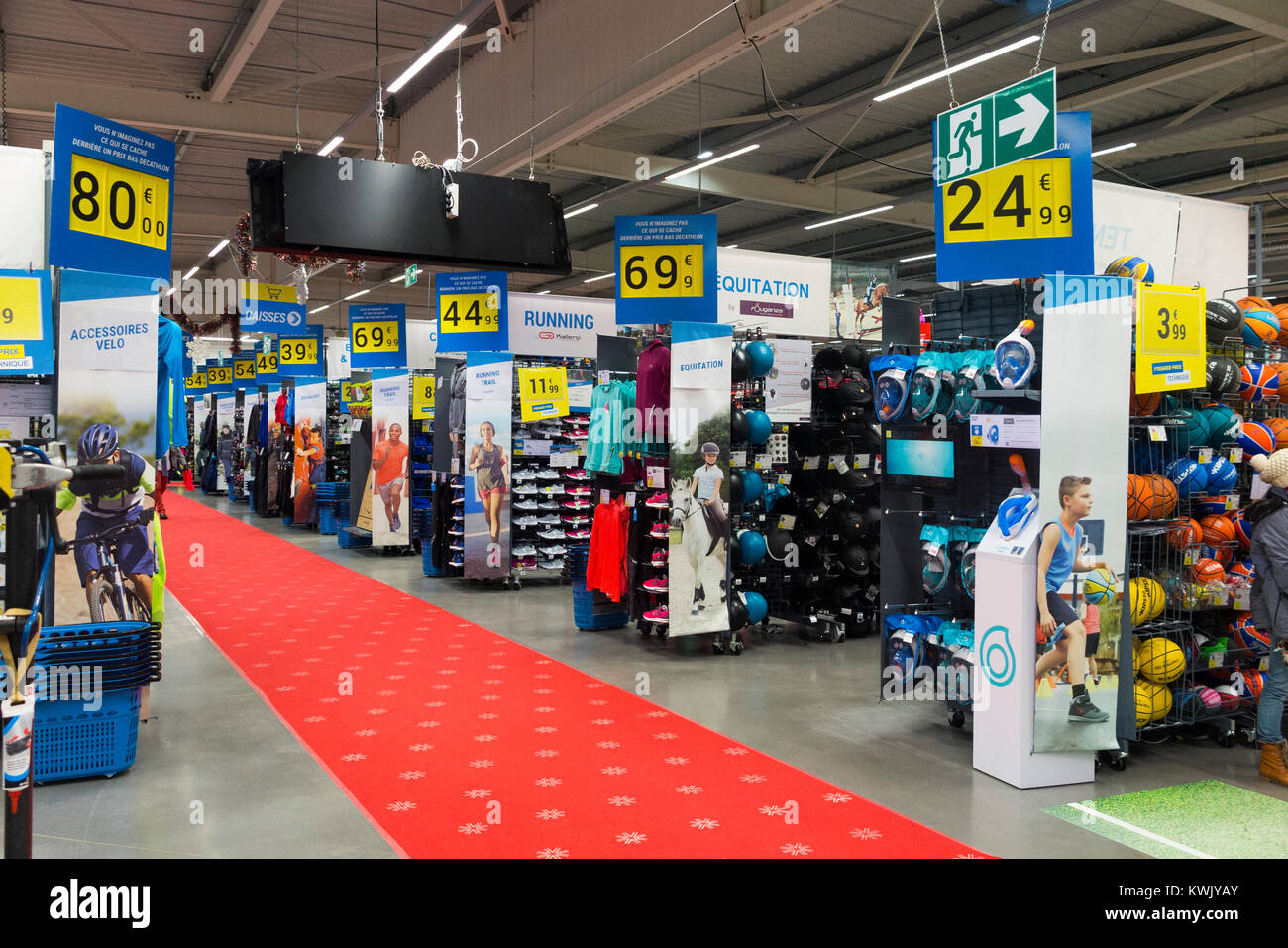 Decathlon France High Resolution Stock Photography and Images - Alamy