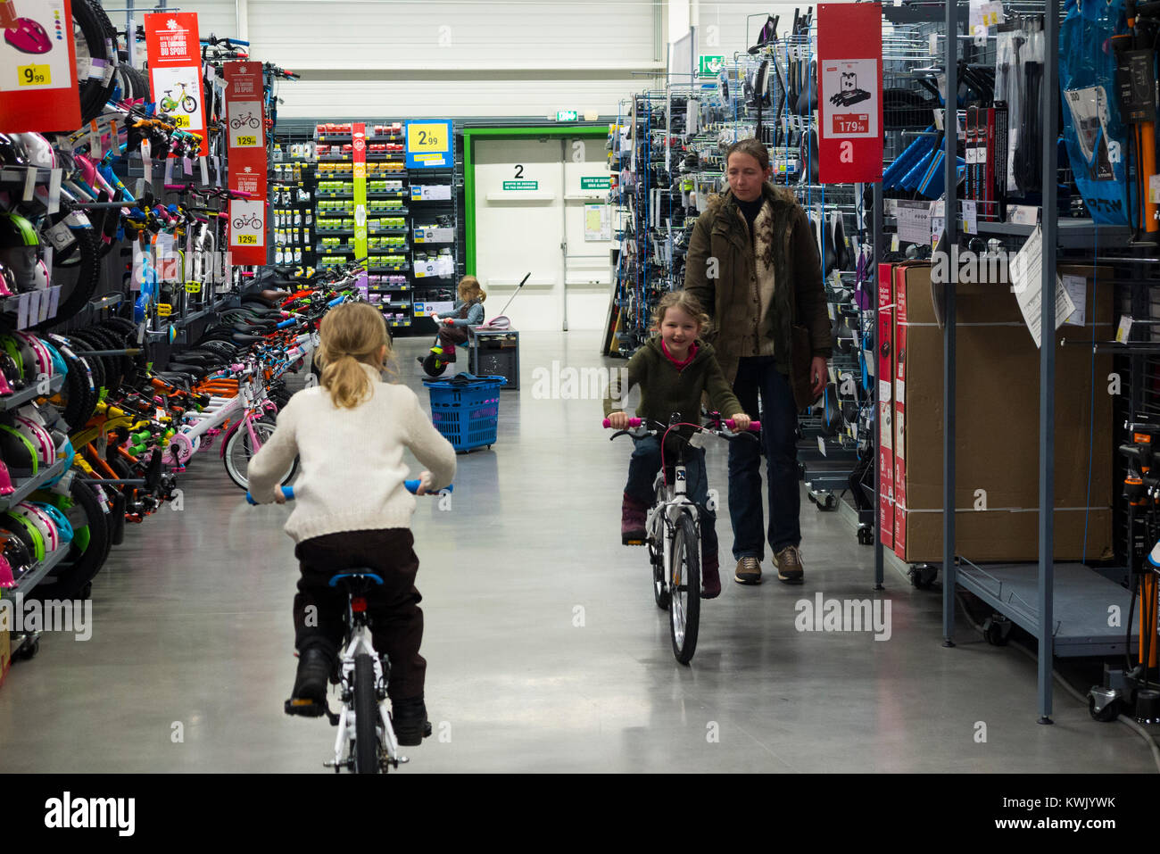 Decathlon announces store and online expansion in US - BikeRadar