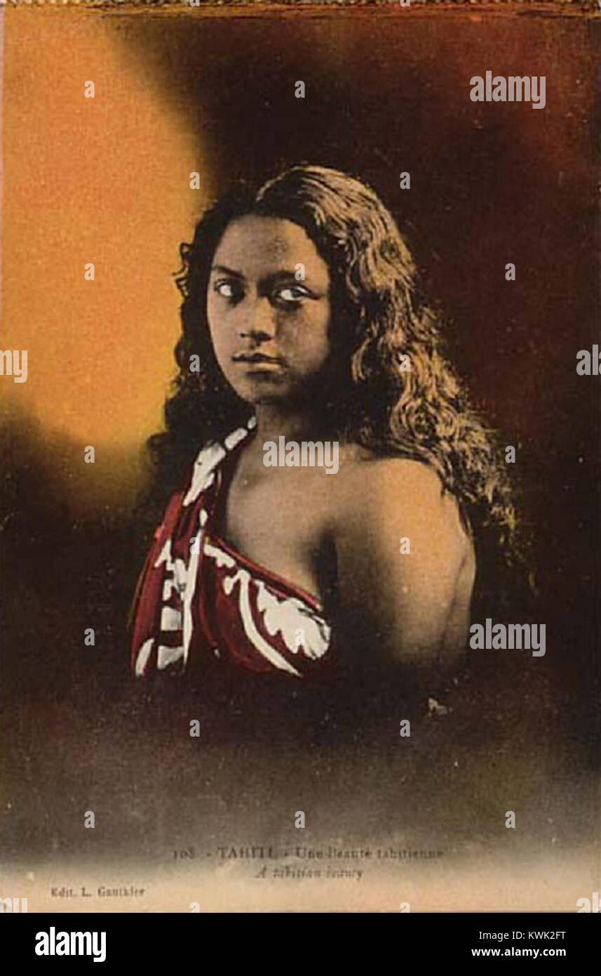 Une Beaute Tahitienne Carte Postale C 1910 Stock Photo Alamy