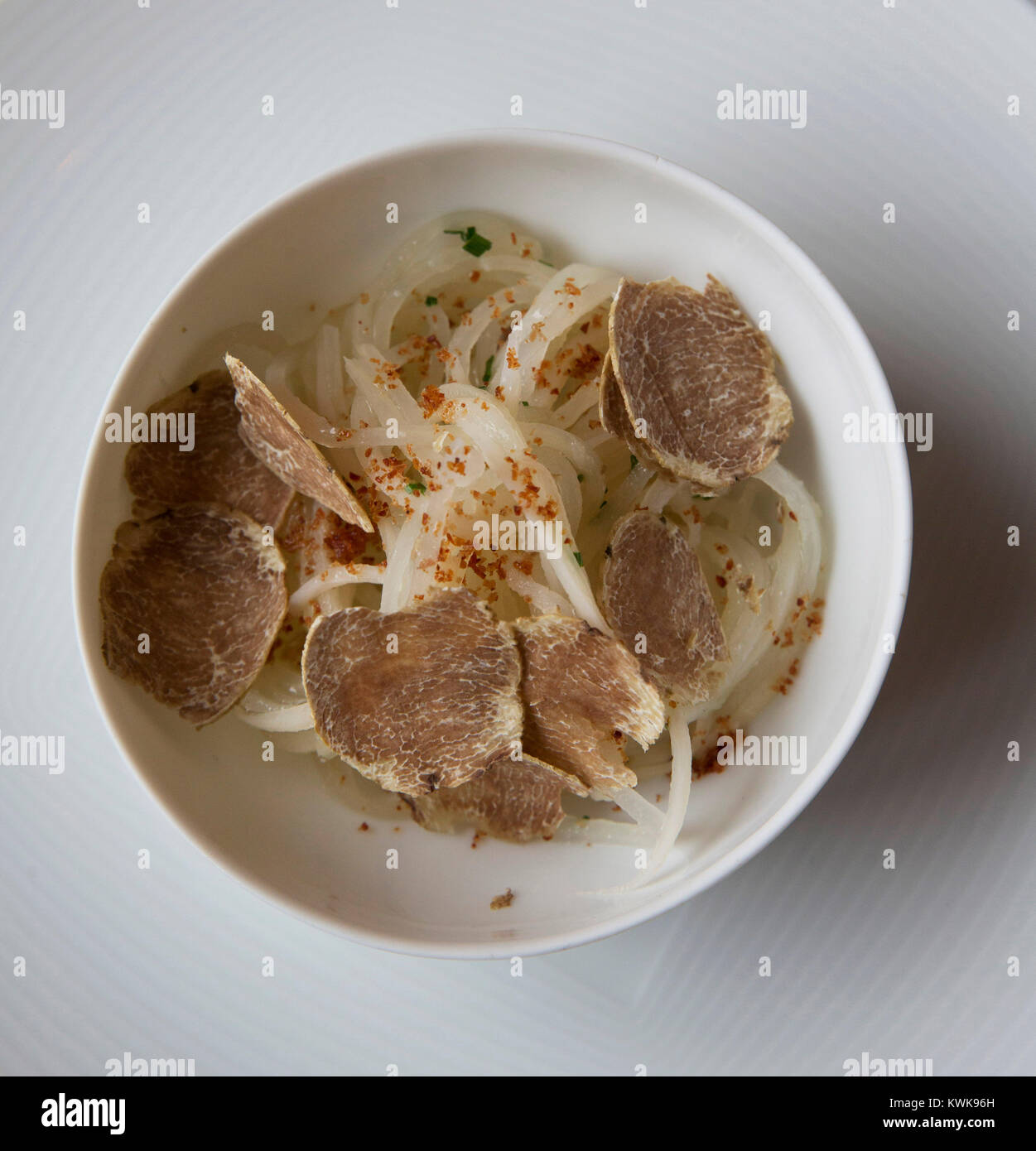 Salsifis en spaghetti au lard a la truffe hi-res stock photography and ...