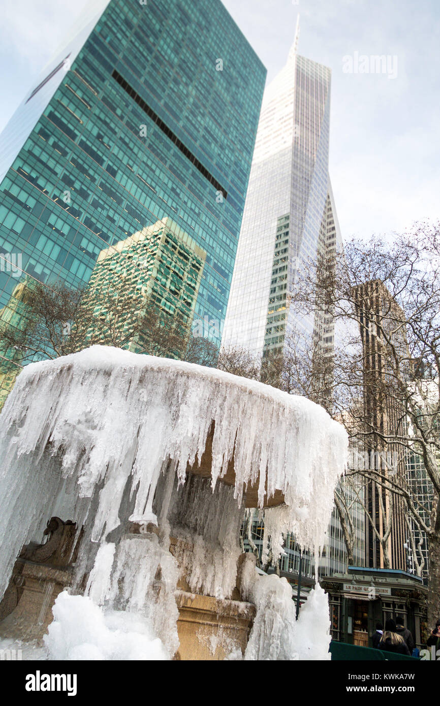 Frozen Josephine Shaw Lowell Memorial Fountain in Bryant Park, NYC, USA Stock Photo