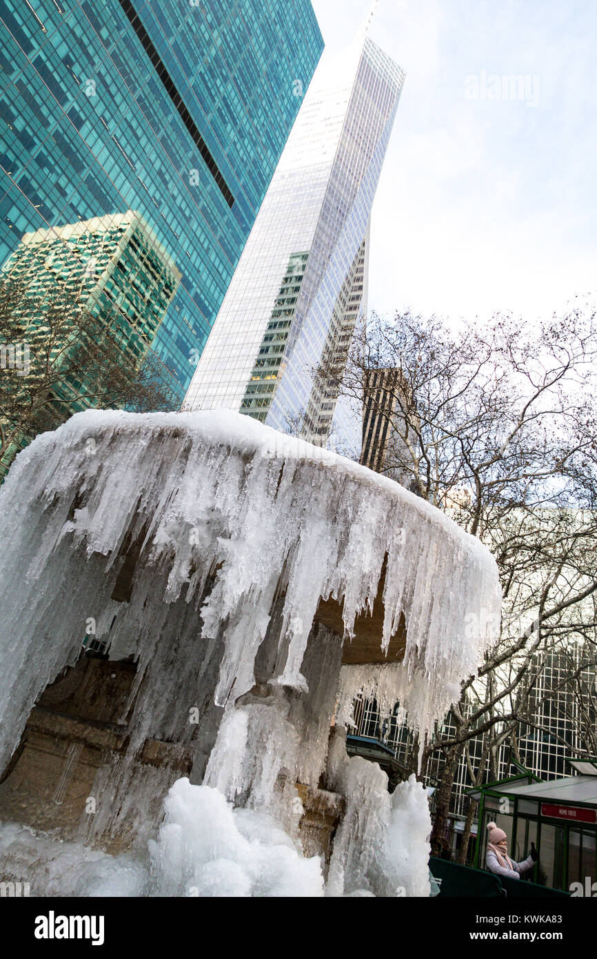 Frozen Josephine Shaw Lowell Memorial Fountain in Bryant Park, NYC, USA Stock Photo