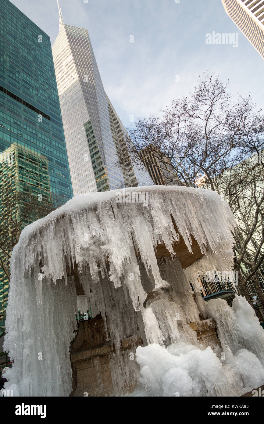 Frozen Josephine Shaw Lowell Memorial Fountain in Bryant Park, NYC, USA Stock Photo