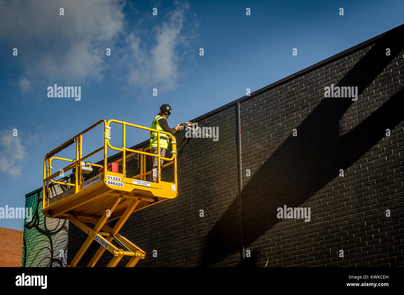 Hydraulic scissor lift hi-res stock photography and images - Alamy