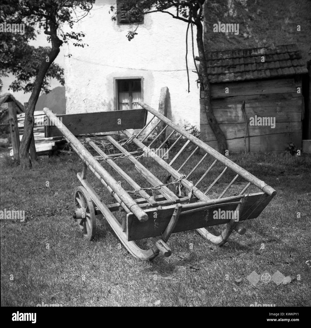 'Vozica', kombinacija voza in sani. Bukovo 1954 Stock Photo