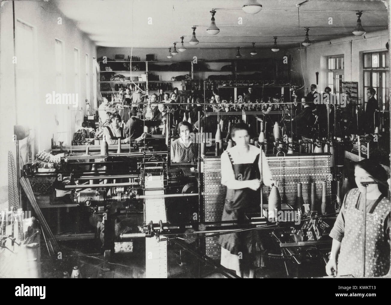 Industrial labor historical documentation hi-res stock photography and ...
