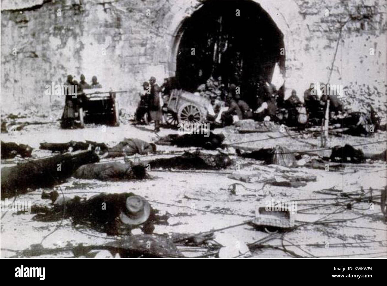 Japanese looting near a gate, Nanking massacre Stock Photo
