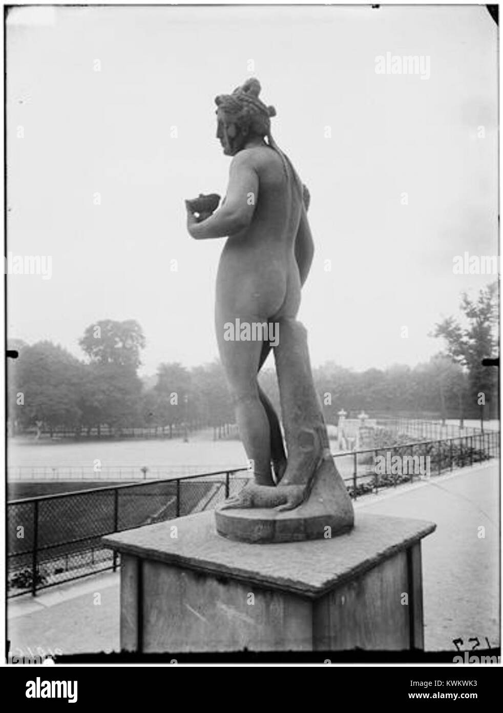 Jardin des Tuileries - Statue de Cérès et le lézard - Paris 01 - Médiathèque de l'architecture et du patrimoine - APMH00037510 Stock Photo