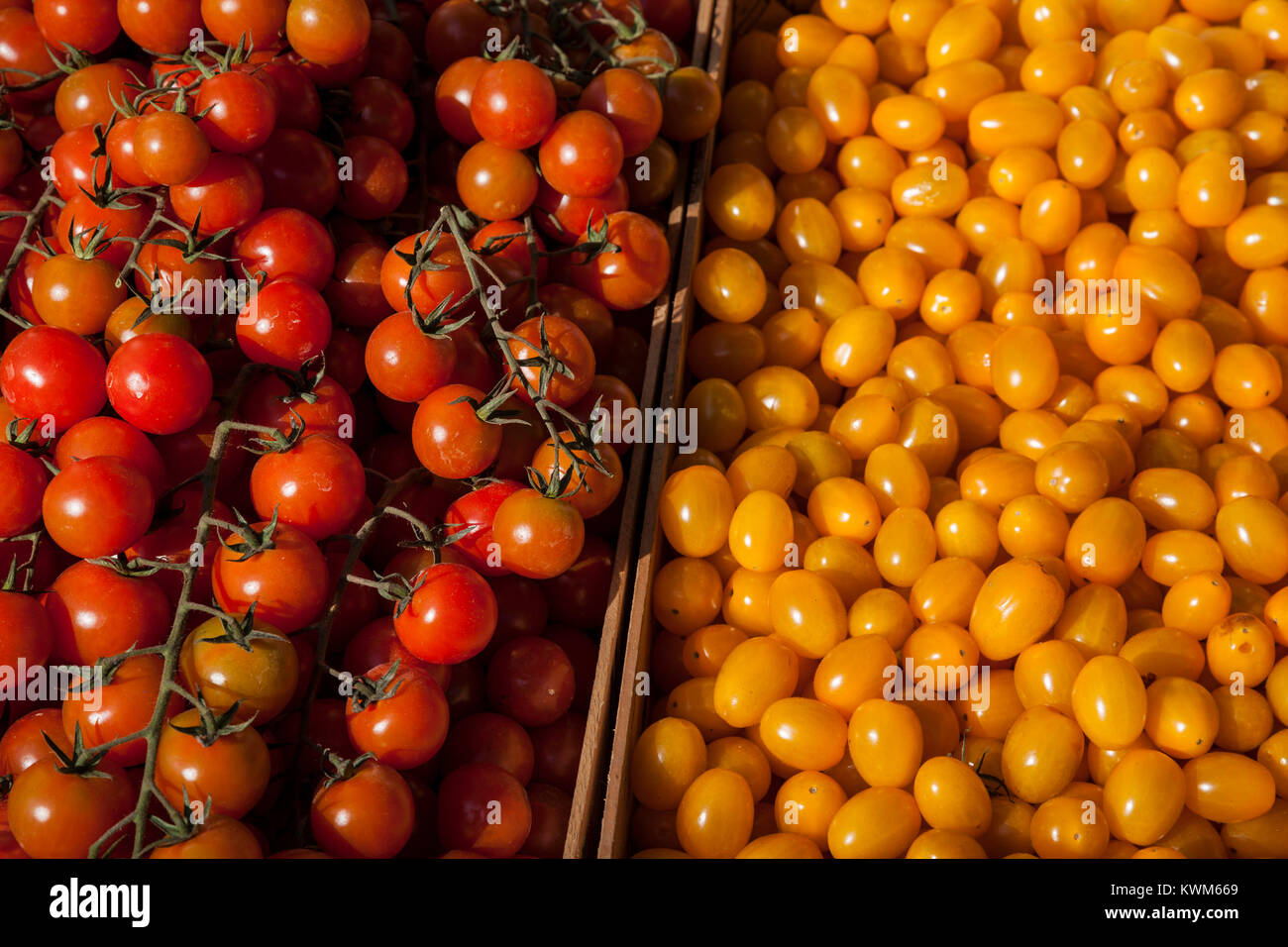 Red and yellow cherry tomatoes at a market stall Stock Photo - Alamy