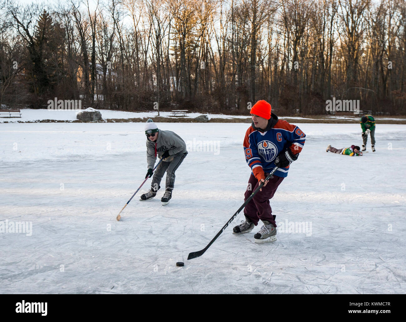 Boys playing ice hockey on hires stock photography and images Alamy