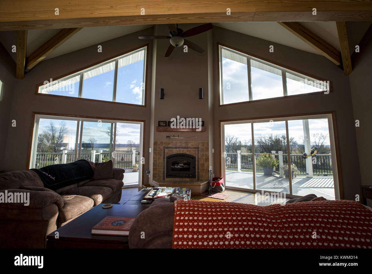 Port Byron, Iowa, USA. 11th Nov, 2016. The living room and view of the