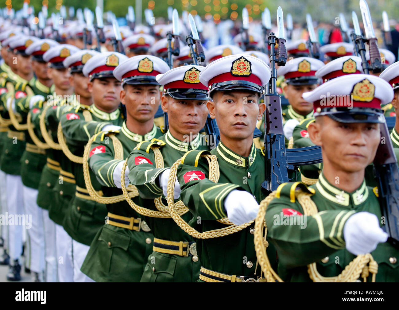 Nay Pyi Taw, Myanmar. 4th Jan, 2018. Guard of honor march during a ...