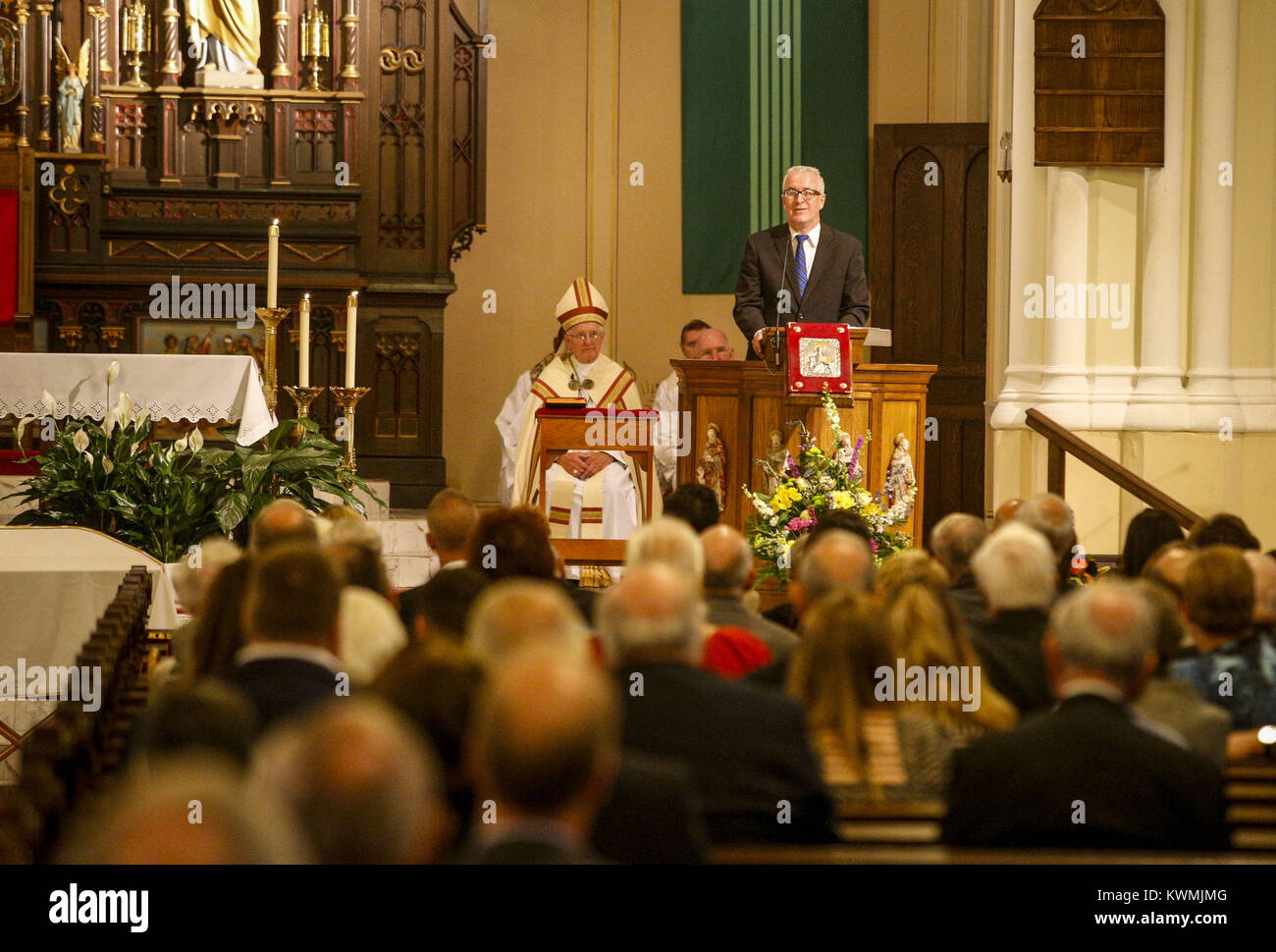 Davenport, Iowa, USA. 24th Sep, 2016. Staff Director for the Iowa Senate Democratic Caucus Ron Parker shares memories of state Rep. Joe Seng at Sacred Heart Cathedral in Davenport on Saturday, September 24, 2016. The funeral for state Rep. Joe Seng, 69, who died Sept. 16 of a brain tumor was held before a number of family members, friends, and colleagues. Credit: Andy Abeyta/Quad-City Times/ZUMA Wire/Alamy Live News Stock Photo