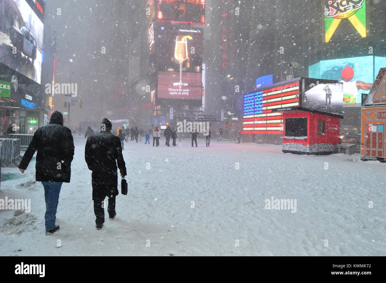 New York, NY, USA January 4, 2018 a major snow storm hits New York City Credit: James Kirkikis/Alamy Live News Stock Photo