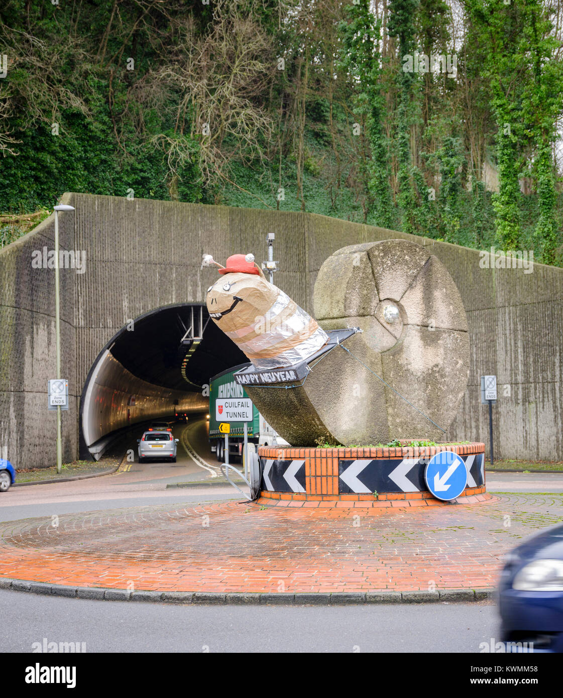 Lewes, UK. 04th Jan, 2018. A snail's head reminiscent of Brian the snail from the Magic Roundabout has been perched atop a sculpture that marks the entrance to the landmark Cuilfail Tunnel in Lewes East Sussex. The message reads Happy New Year. Credit: Jim Holden/Alamy Live News Stock Photo
