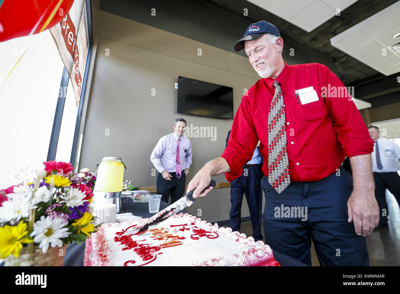 Davenport, Iowa, USA. 1st Sep, 2016. Legendary Customer Service Award winner Brett Kraemer cuts his cake during a celebration in his honor at the West Kimberly Road Hy-Vee store in Davenport on Thursday, September 1, 2016. The award is considered Hy-Vee's highest honor, of over 82,000 employees across eight states, Kraemer, a meat market manager, is one of only 11 selected for the 2016 award. Credit: Andy Abeyta/Quad-City Times/ZUMA Wire/Alamy Live News Stock Photo