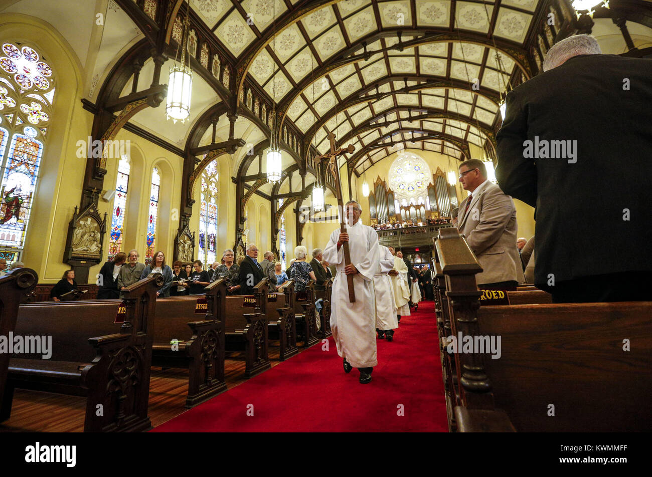 Davenport, Iowa, USA. 24th Sep, 2016. The funeral procession for state Rep. Joe Seng enters Sacred Heart Cathedral in Davenport on Saturday, September 24, 2016. The funeral for state Rep. Joe Seng, 69, who died Sept. 16 of a brain tumor was held before a number of family members, friends, and colleagues. Credit: Andy Abeyta/Quad-City Times/ZUMA Wire/Alamy Live News Stock Photo