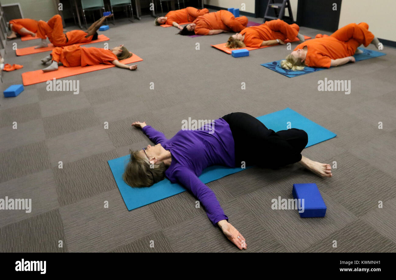 Davenport, Iowa, USA. 11th Oct, 2017. Instructor and volunteer Joan Marttila teaches yoga to female Scott County Jail inmates in the library of the jail, Wednesday, October 11, 2017, during a jail yoga class held at the Scott County Jail. Credit: John Schultz/Quad-City Times/ZUMA Wire/Alamy Live News Stock Photo