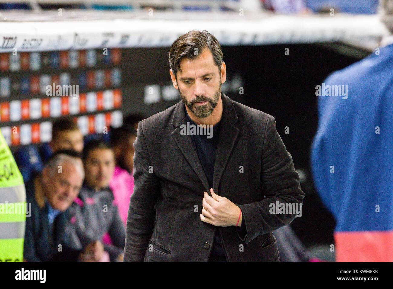 Barcelona, Spain. 04th Jan, 2018. RCD Espanyol coach Quique Sanchez Flores (c) during the match between RCD Espanyol v Levante, for the round of 16 (1st leg) of the King's cup, played at RCDE Stadium on 4th January 2018 in Barcelona, Spain. (Credit: GTO/Urbanandsport/Gtres Online) Credit: Gtres Información más Comuniación on line, S.L./Alamy Live News Stock Photo