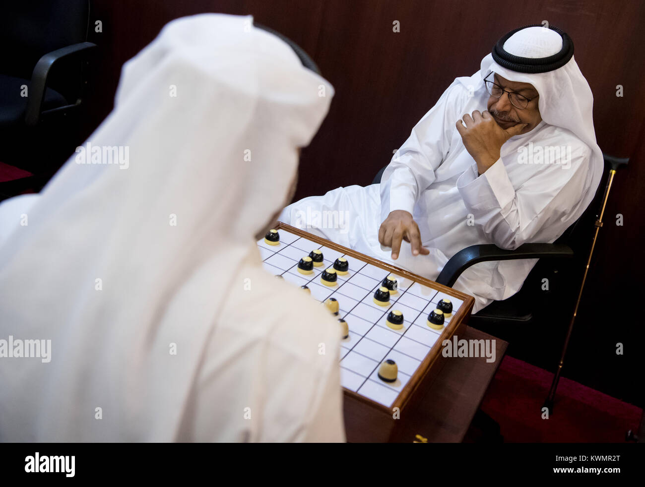 Doha, Qatar. 3rd Jan, 2018. Men play Dama in a cafe in a market (Souq  Waqif) in Doha, Qatar, 3 January 2018. Between 2 January and 7 January  2018, the team of