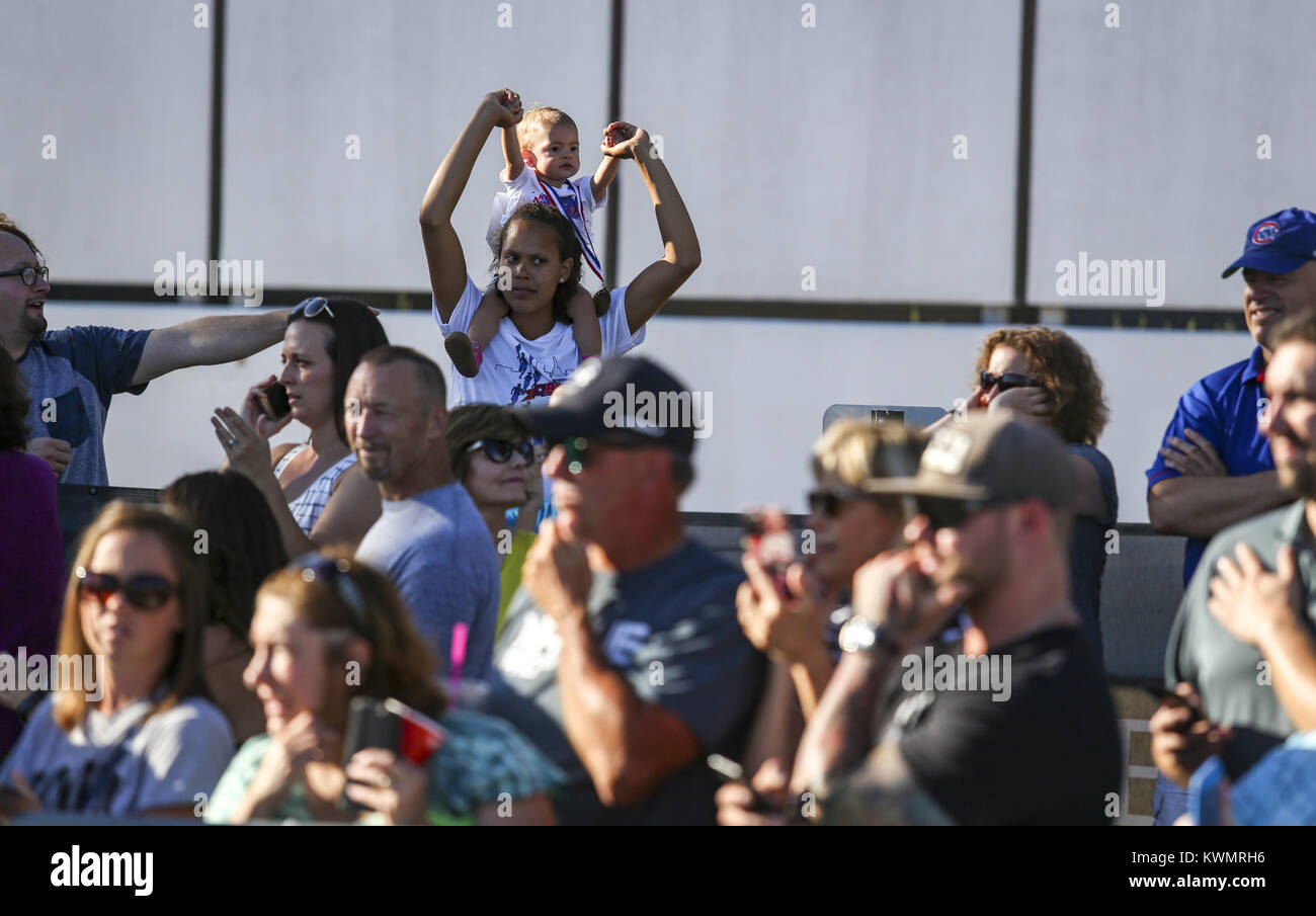 Davenport, Iowa, USA. 28th July, 2017. Spectators watch racers in the