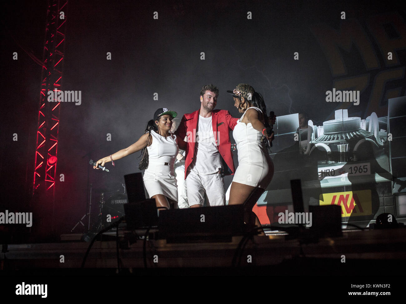 The German rapper Marteria seems to be in a good company on the stage ...