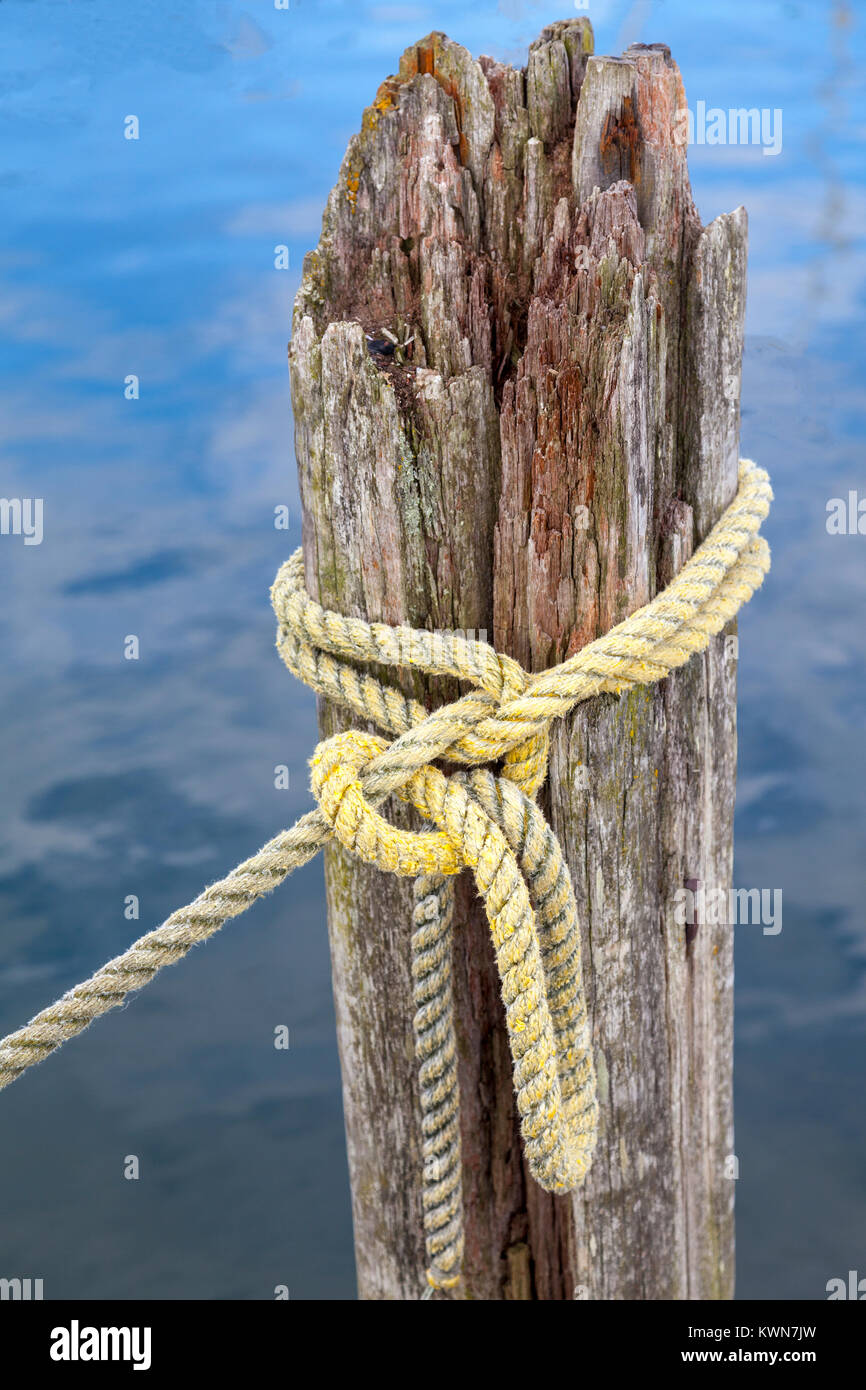 Festmacherpoller in einem Seglerhafen Stock Photo