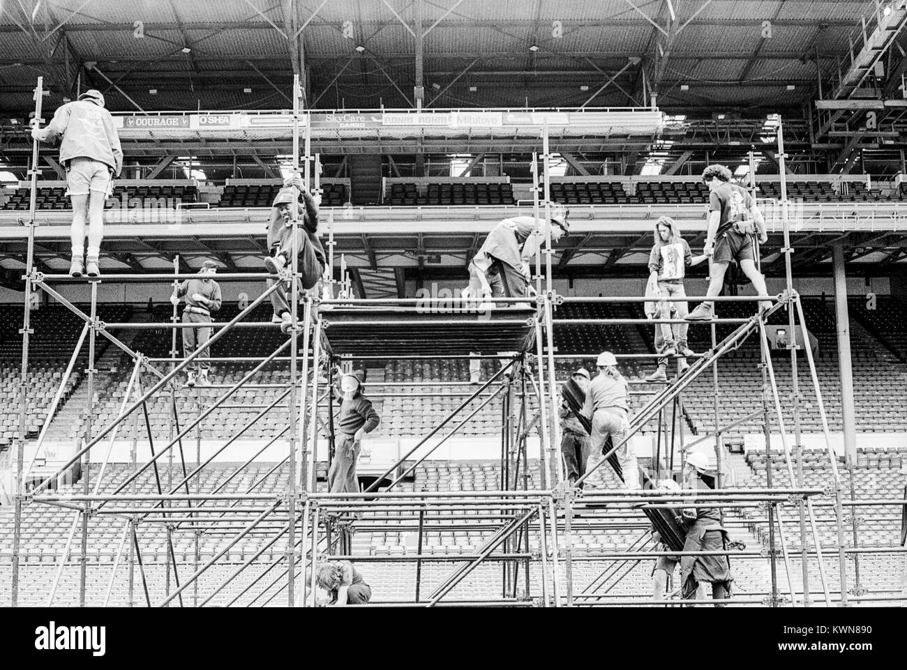 Edwin Shirley Staging crew building a stage in Wembley Stadium for the Jean Michel Jarre concert tour, Europe in Concert, London, 26 - 28th August 1993 Stock Photo