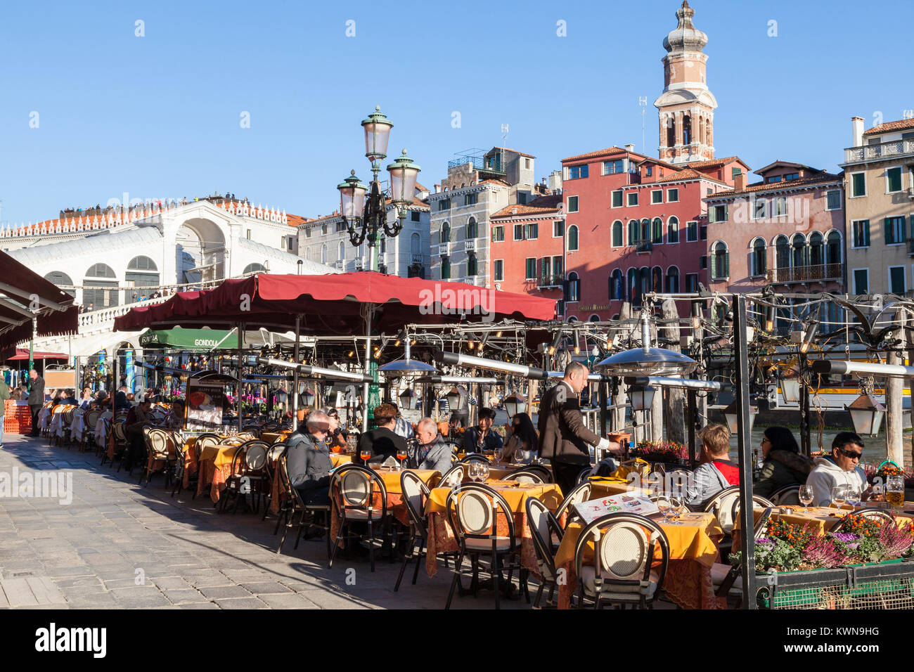 Venice restaurant canal hi-res stock photography and images - Alamy