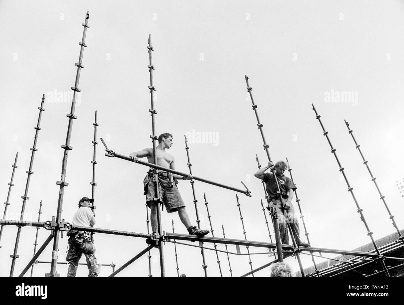 Edwin Shirley Staging crew building a stage in Wembley Stadium for the Jean Michel Jarre concert tour, Europe in Concert, London, 26 - 28th August 1993 Stock Photo