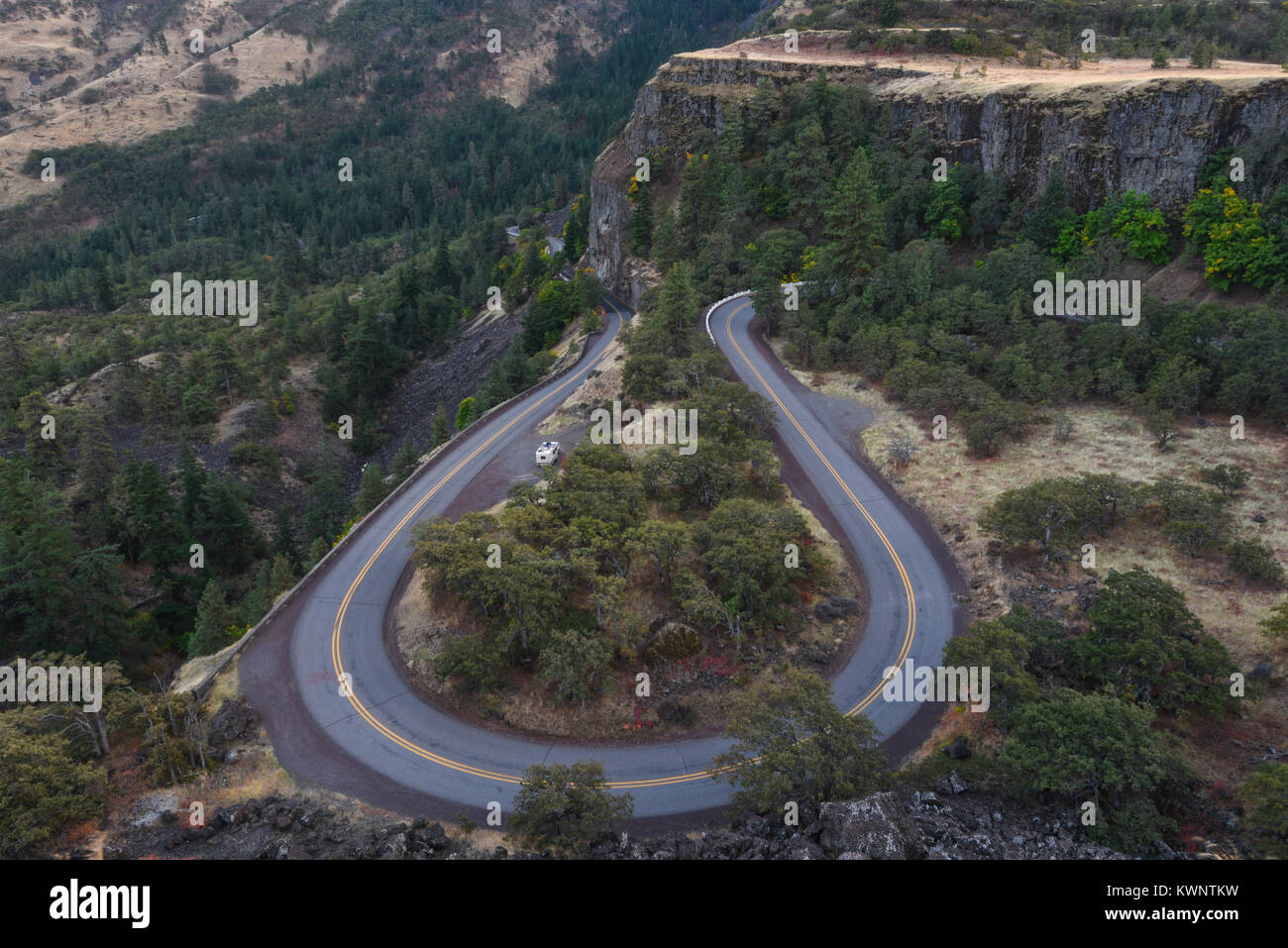 View from the high cliff Rowena Crest over the hairpin bend switchback in the highway next to Columbia River, Oregon, USA Stock Photo