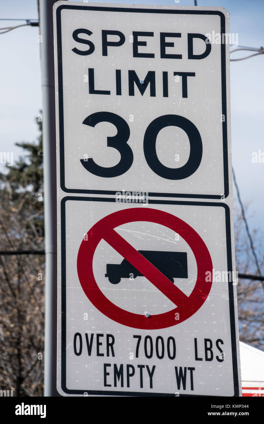 White 30 mph street sign with no truck symbol Stock Photo