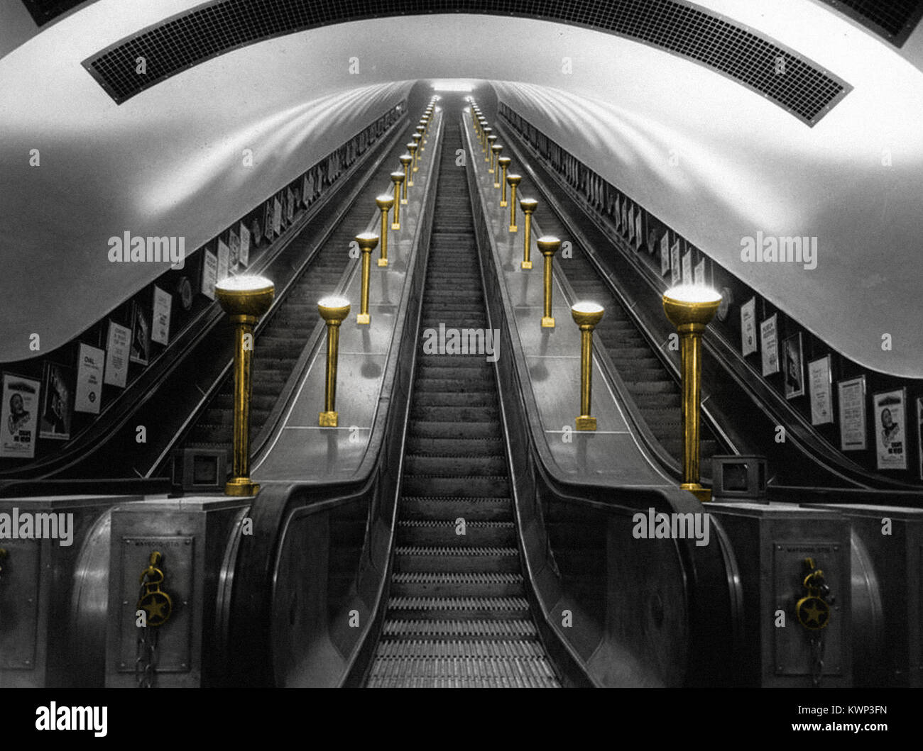 Vintage london underground hires stock photography and images Alamy