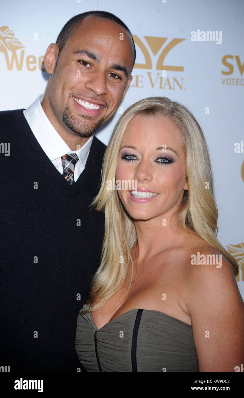WEST HOLLYWOOD, CA FEBRUARY 25 Kendra Wilkinson Hank Baskett arrives