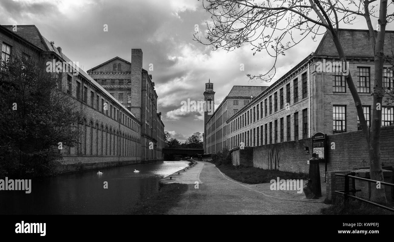 Monochrome. Salts Mill in Saltaire, a world heritage site in West Yorkshire. The Leeds Liverpool canal runs inbetween the buildings. Stock Photo