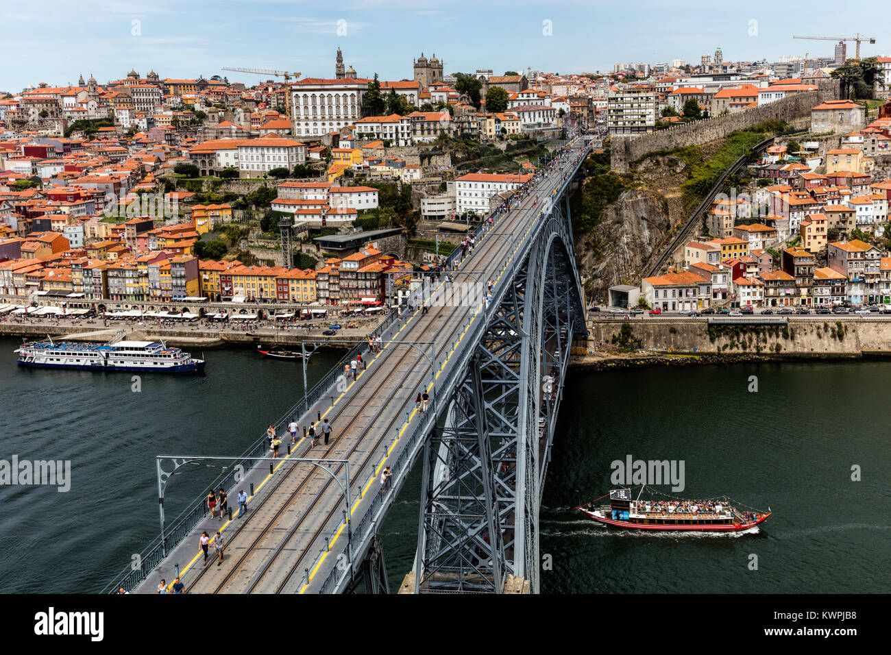The Dom Luis I Bridge, a double-deck metal arch bridge, constructed in 1886, spans the River Douro between the cities of Porto and Vila Nova de Gaia i Stock Photo