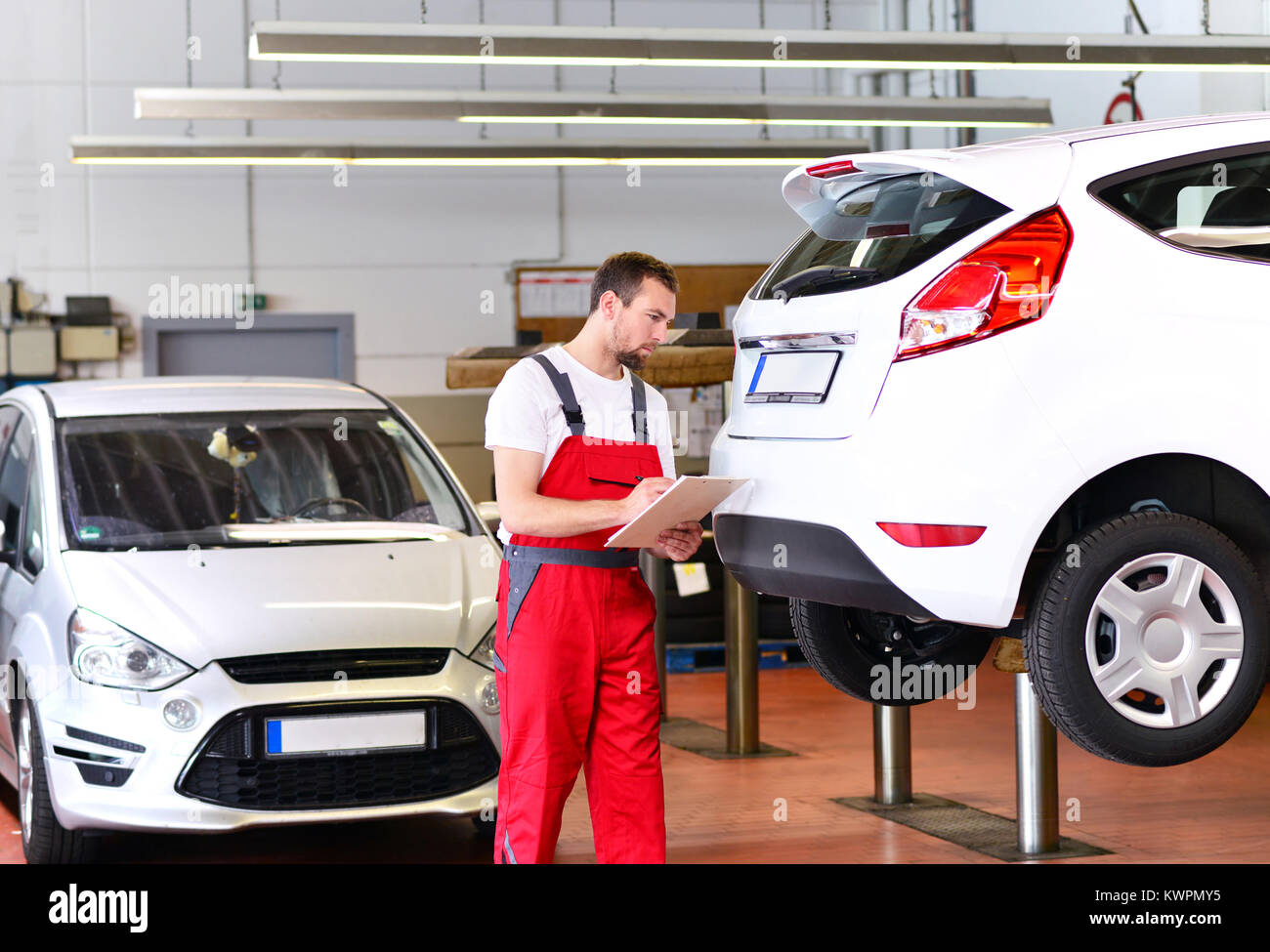 Troubleshooting and maintenance hires stock photography and images Alamy