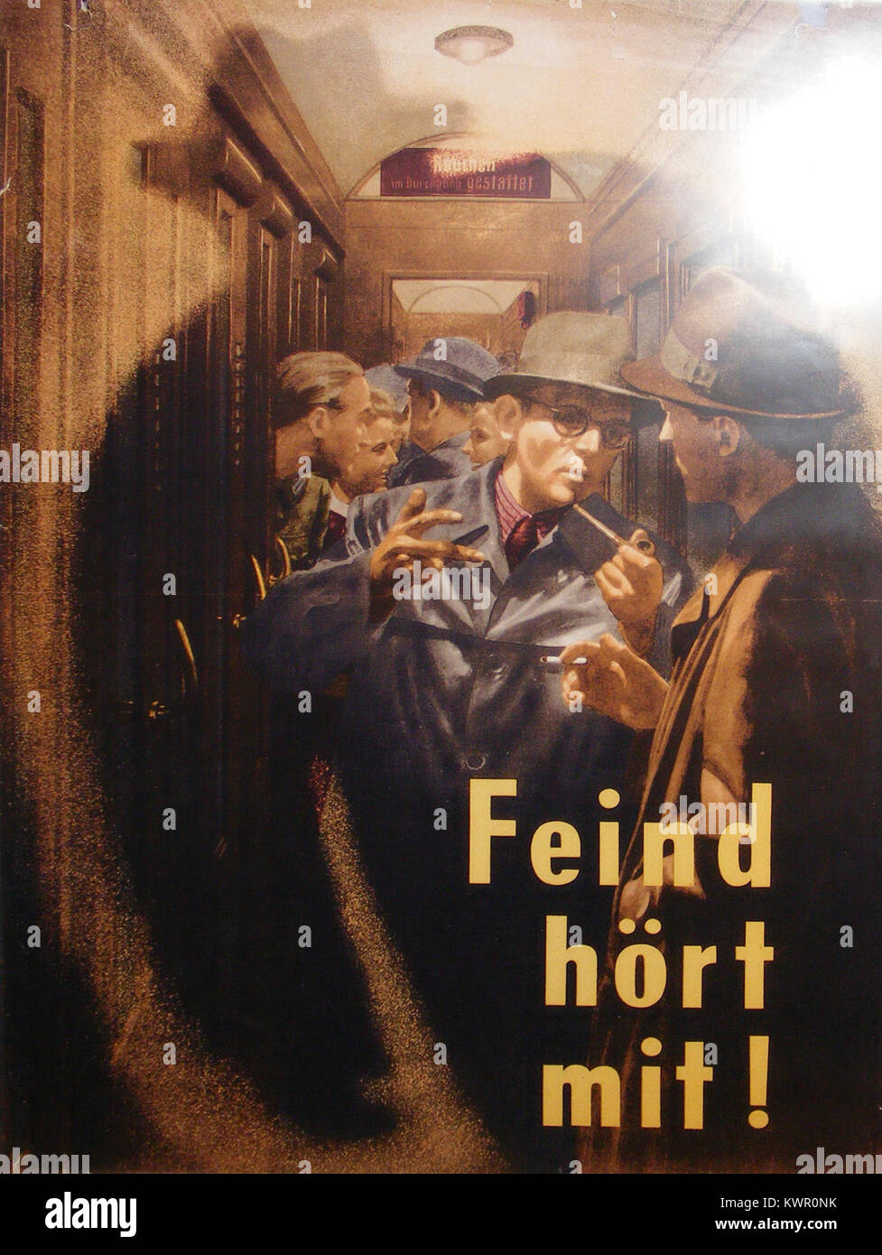 Feind hört mit hi-res stock photography and images - Alamy