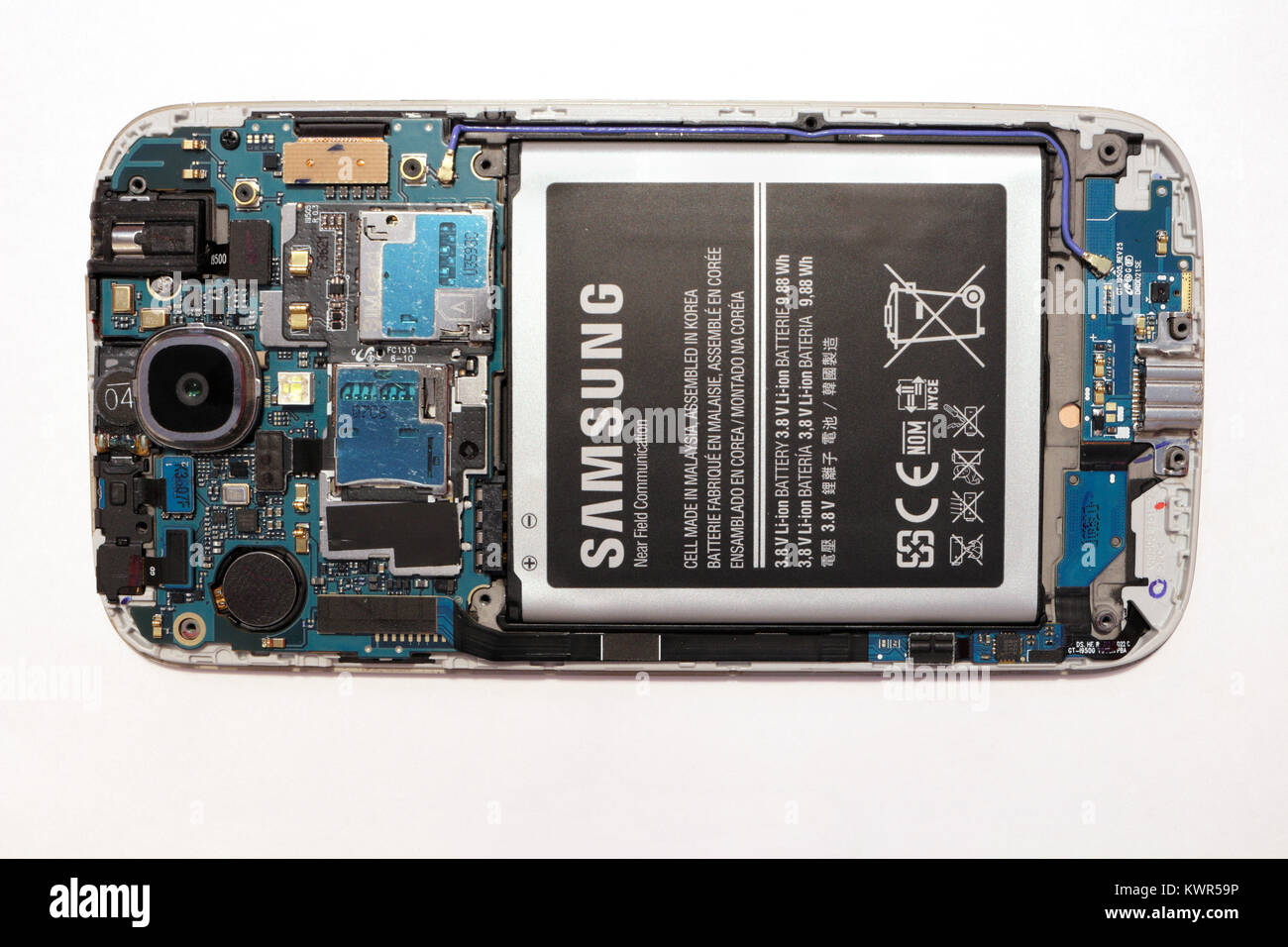 Inside view of Samsung Galaxy 4 smartphone. Electronic components Stock  Photo - Alamy