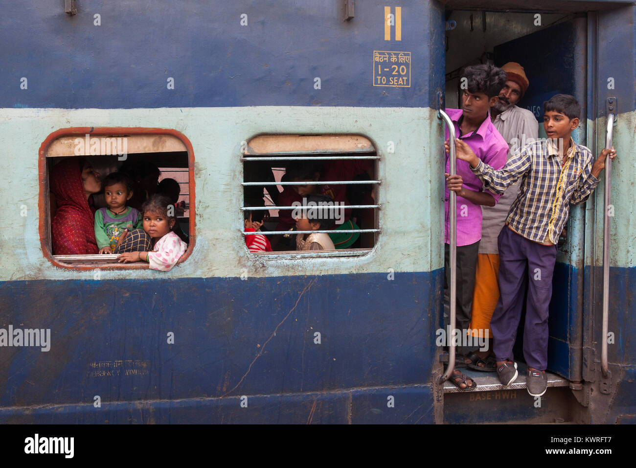 Passengers on an overcrowded train at Asansol railway station, India Stock Photo