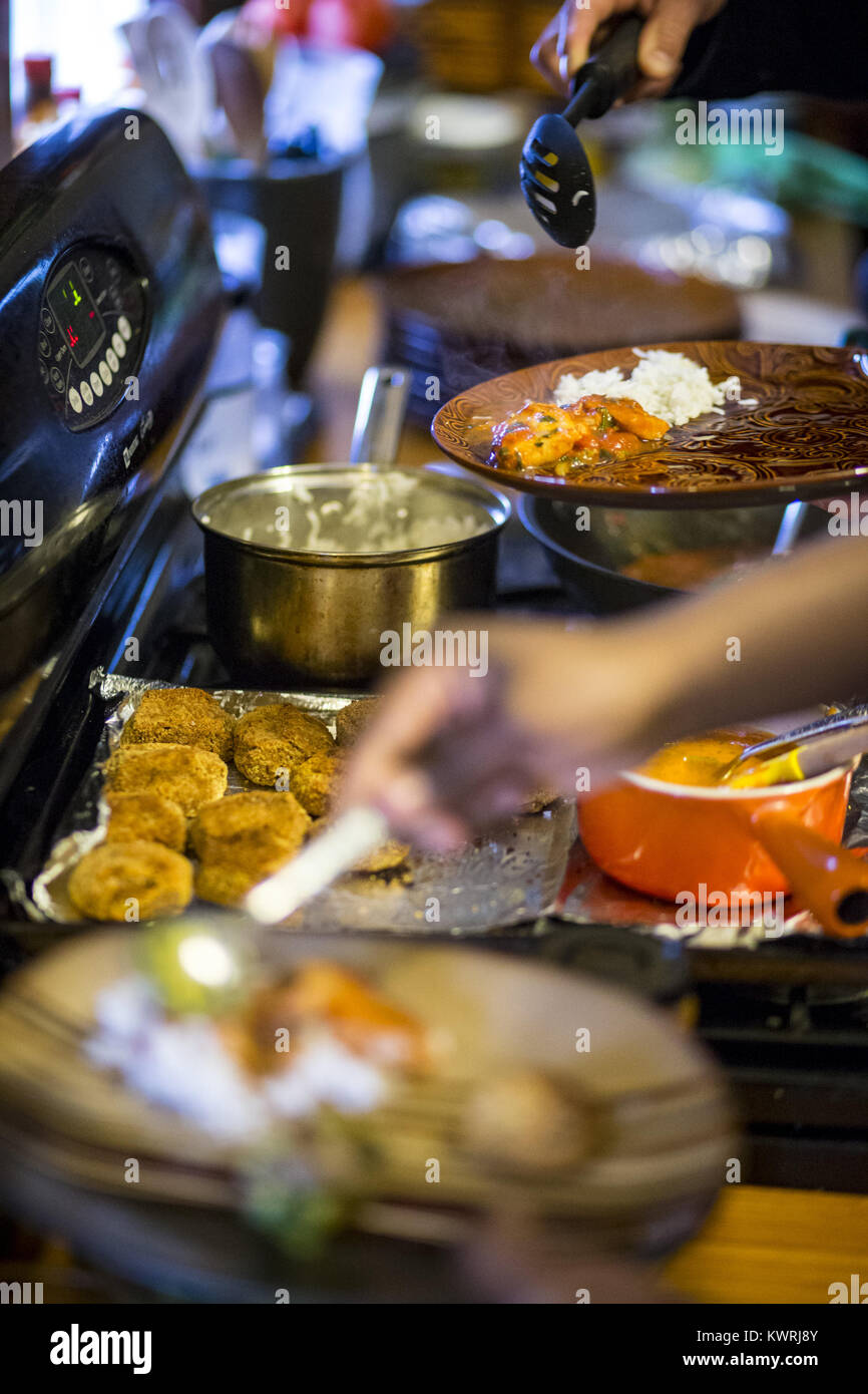 Davenport, Iowa, USA. 1st Apr, 2017. Guests go down the line in the