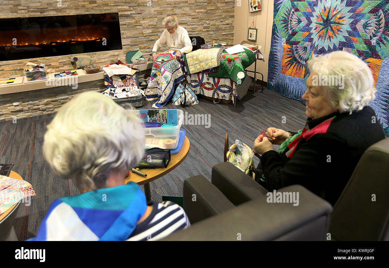 Bettendorf, Iowa, USA. 17th Mar, 2017. Quilters with the Mississippi