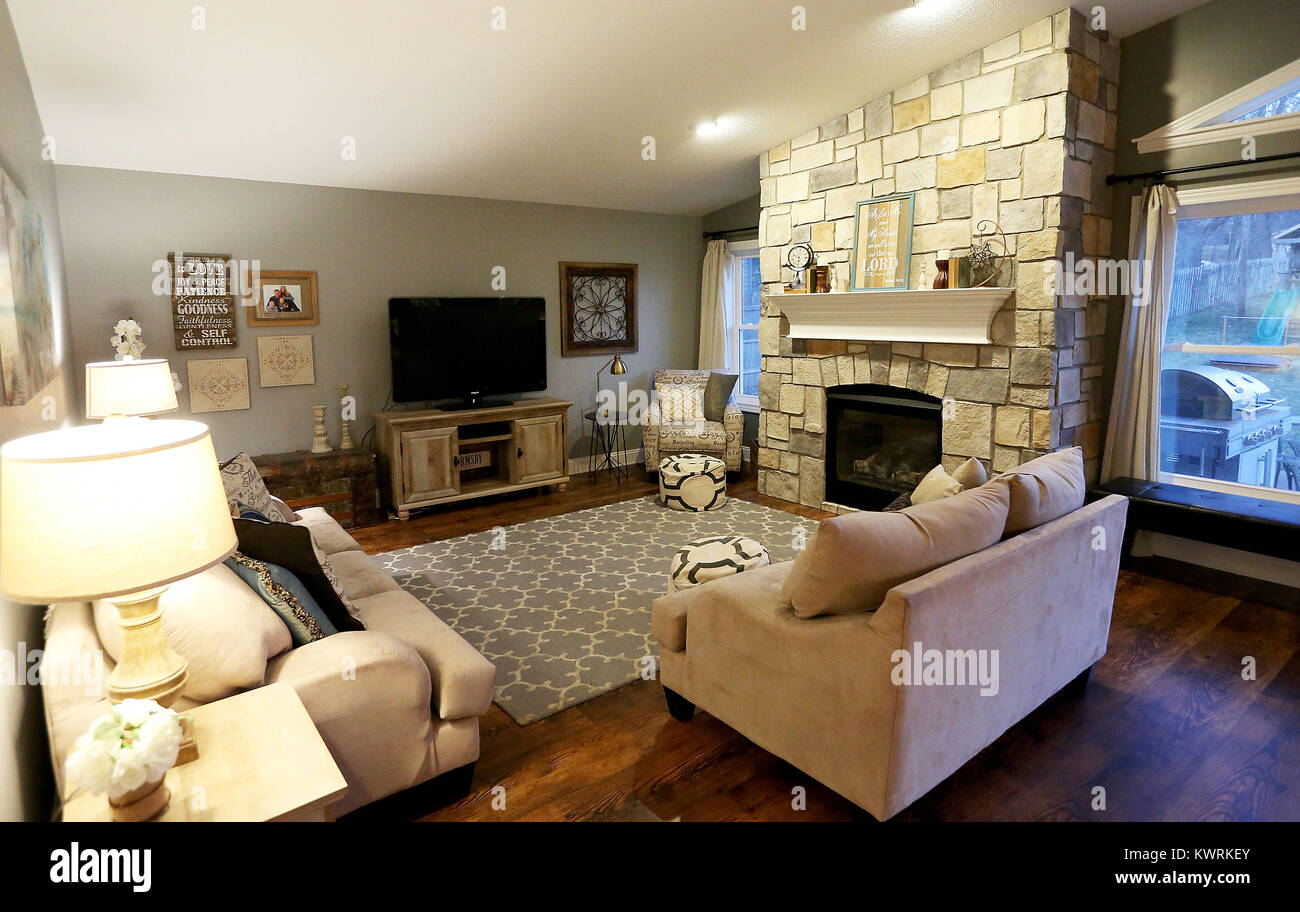 Fixer upper fireplace hires stock photography and images Alamy