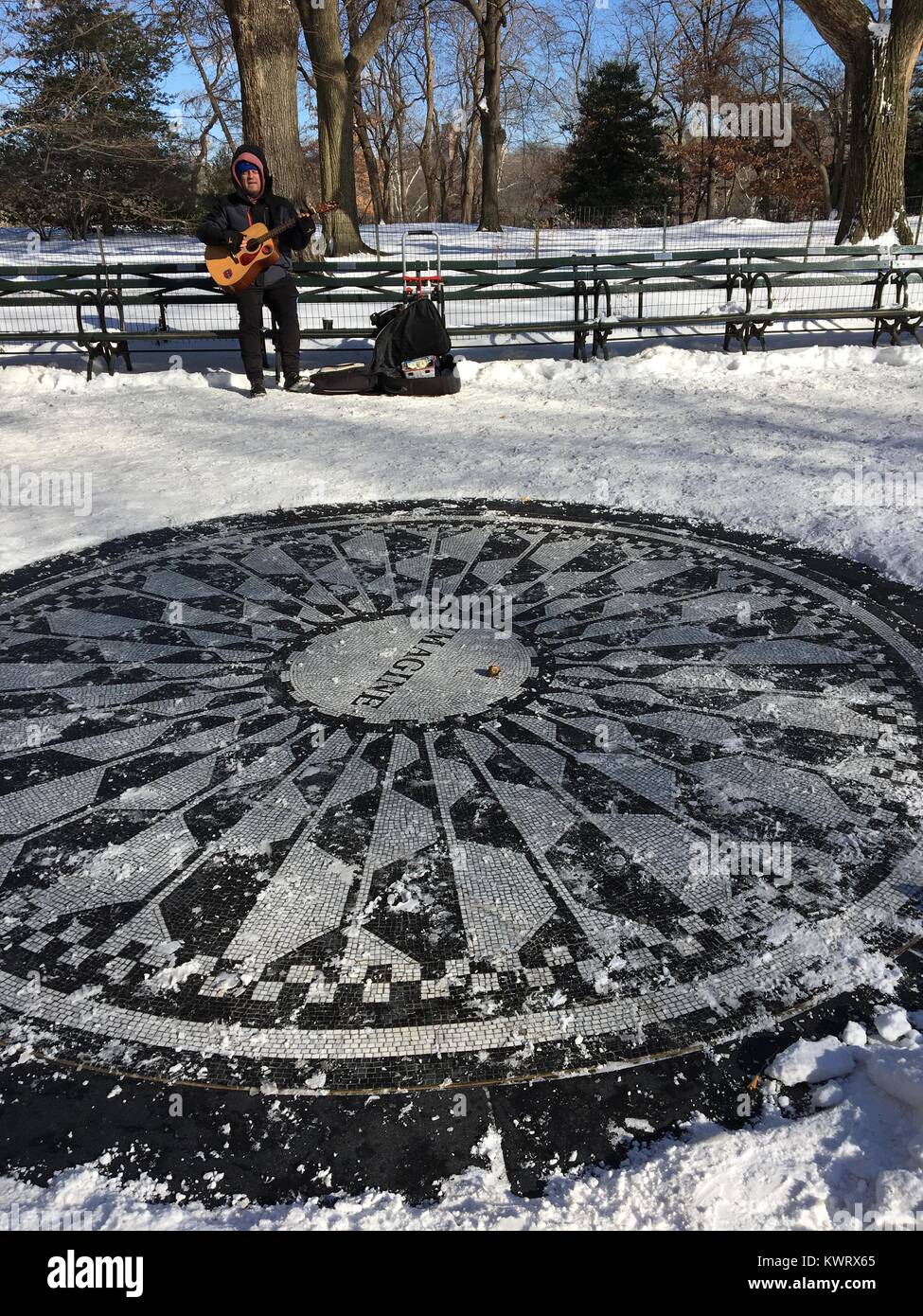 New York, NY, USA January 5, 2018 A lone performer braves sub freezing temperatures at Strawberry Fields in New York's Central Park, as a tribute to John Lennon Credit: James Kirkikis/Alamy Live News Stock Photo