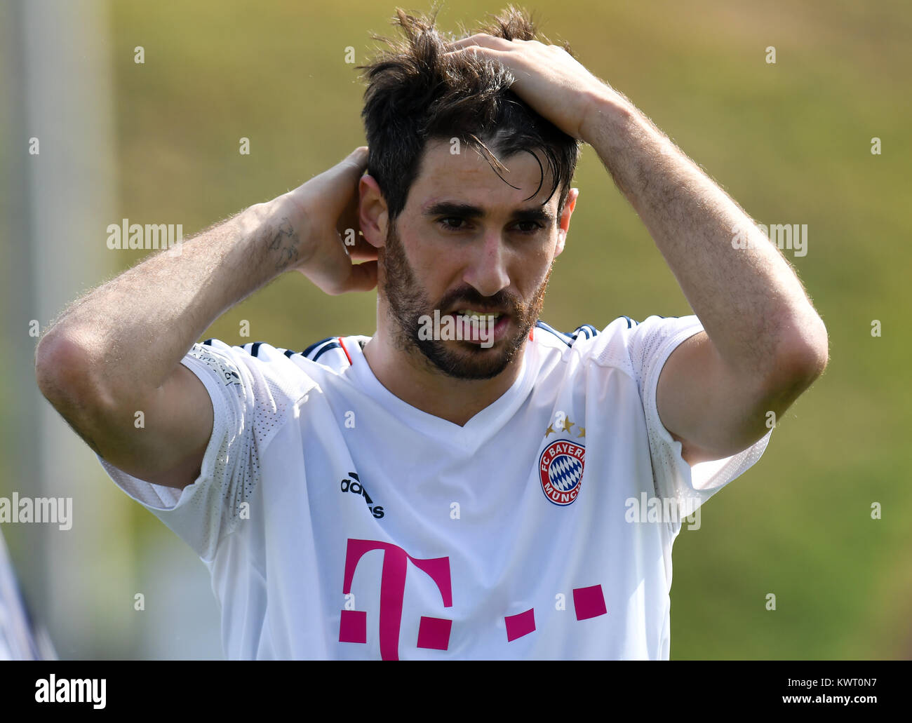 Doha, Qata. 5th Jan, 2018. Bayern Munich's Javi Martinez takes part in a training session during the team's winter training camp at the Aspire Academy of Sports Excellence in Doha, Qata, on Jan. 5, 2018. Credit: Nikku/Xinhua/Alamy Live News Stock Photo
