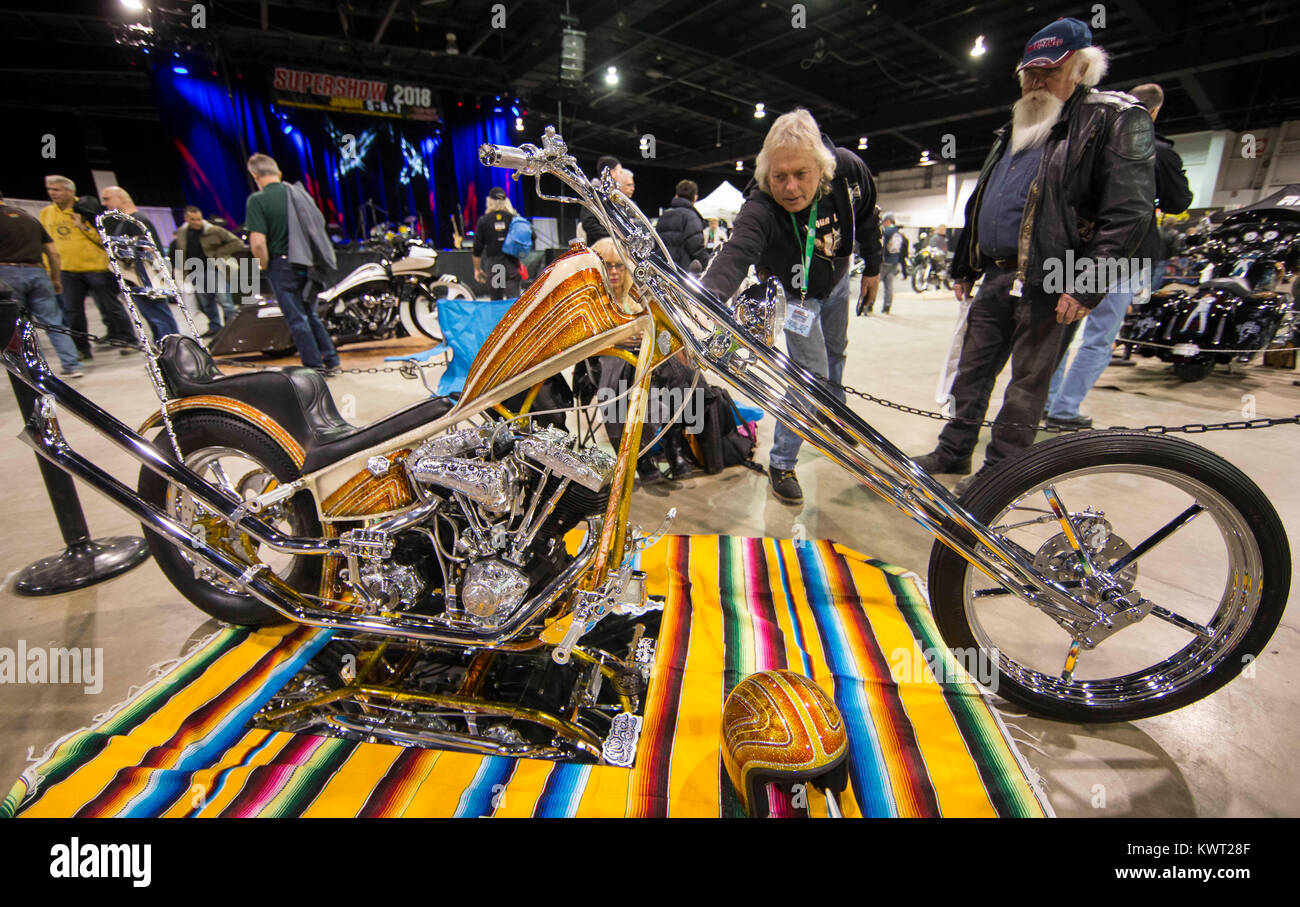 Toronto, Canada. 5th Jan, 2018. People visit the 2018 North American International Motorcycle Supershow in Toronto, Canada, Jan. 5, 2018. Featuring more than 500 exhibitors and about 1,000 motorcycles, the Toronto's largest and longest running motorcycle show kicked off here on Friday. Credit: Zou Zheng/Xinhua/Alamy Live News Stock Photo