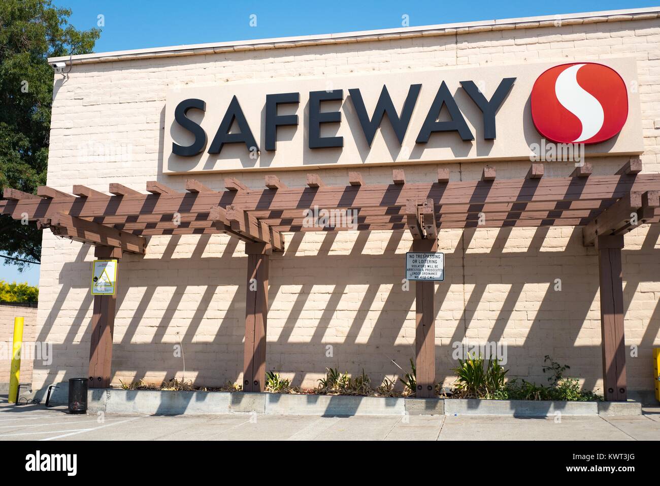 Facade with signage and logo for the Safeway supermarket in downtown Concord, California, September 8, 2017. Stock Photo