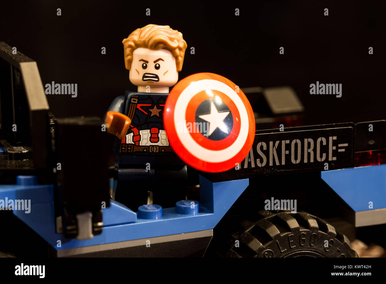 Lego captain america hi-res stock photography and images - Alamy